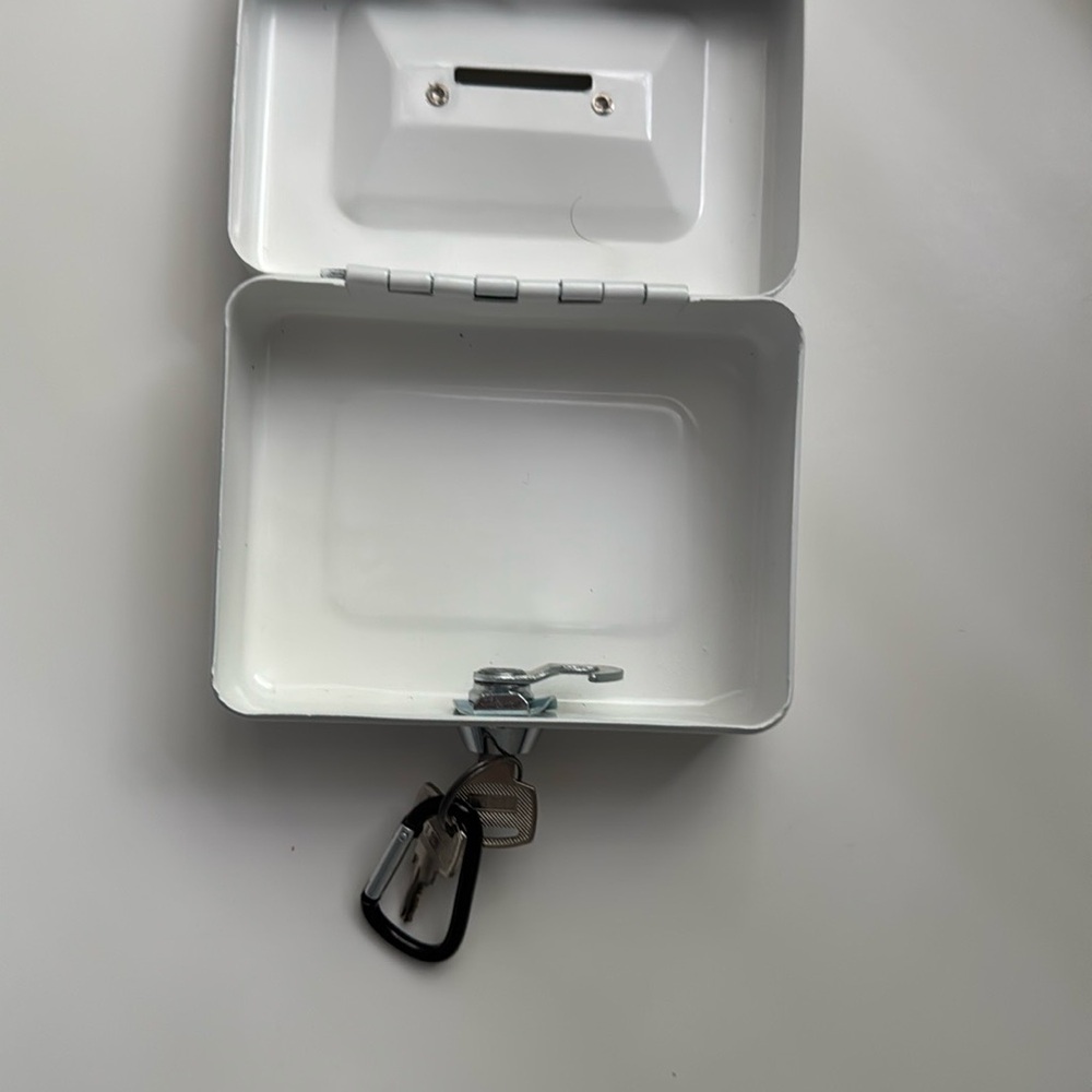 White Lockable Cash Box - Picture 4 of 4